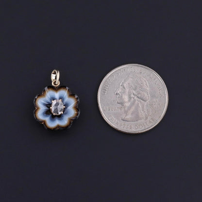 Antique Banded Agate Flower Pendant of 12ct Gold